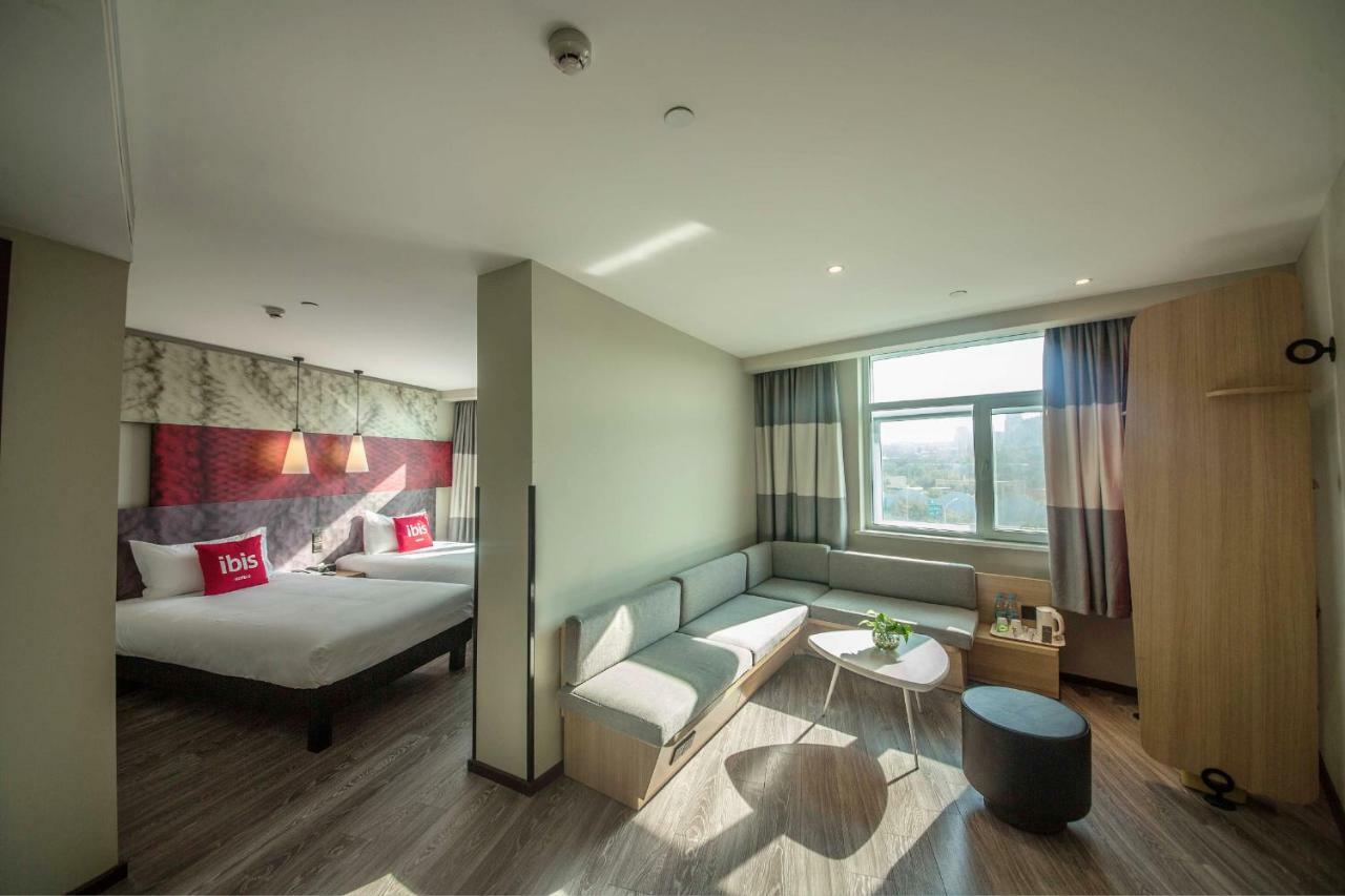 Ibis Urumqi Weixing Square Hotel Esterno foto