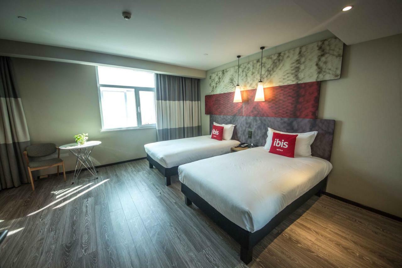 Ibis Urumqi Weixing Square Hotel Esterno foto