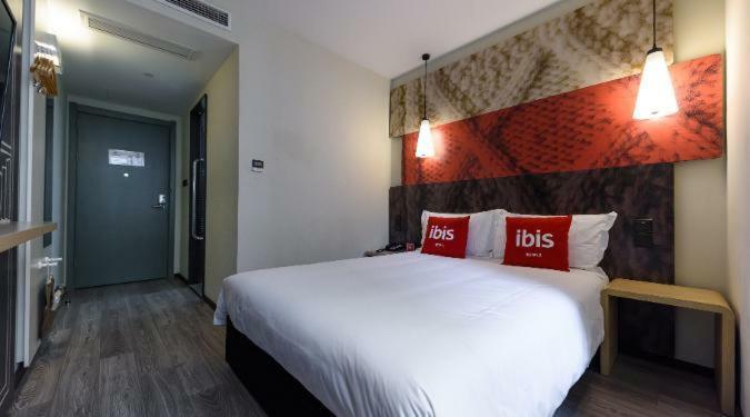 Ibis Urumqi Weixing Square Hotel Esterno foto
